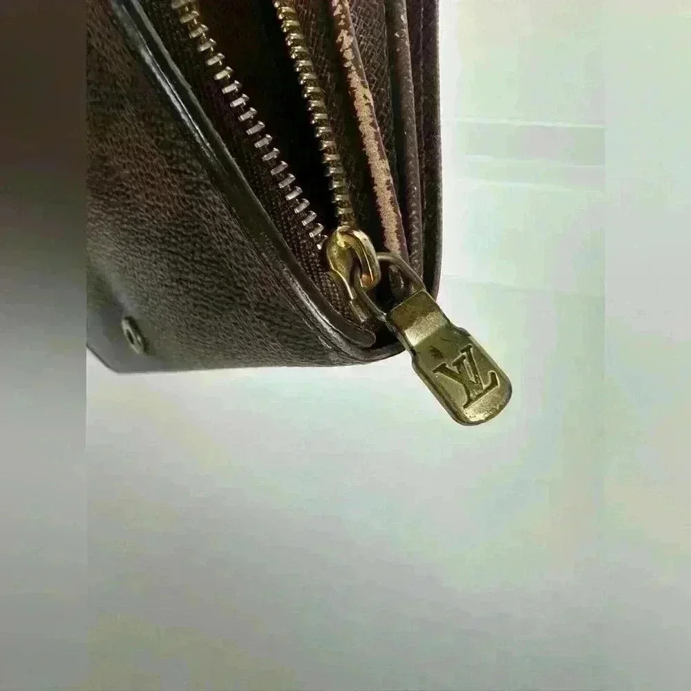 Authentic Louis Vuitton Damier Ebene WOC - Picture 6 of 11